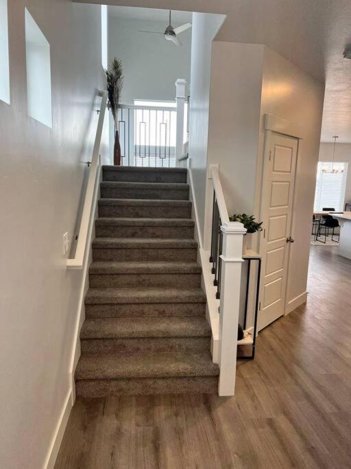 Brand New 3-Beds Stylish Entire House At Lehiヴィラ エクステリア 写真