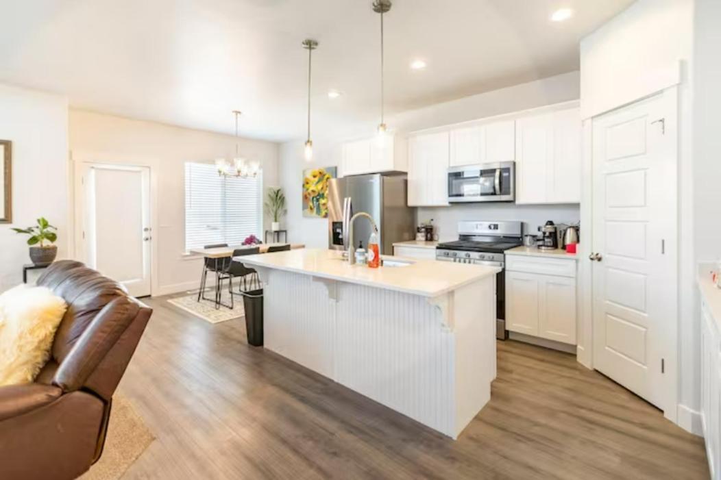 Brand New 3-Beds Stylish Entire House At Lehiヴィラ エクステリア 写真